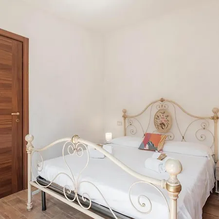 Mandorletti Essence - Private Courtyard & Nature